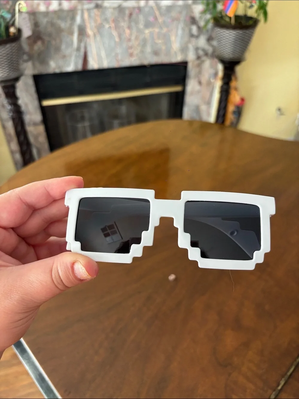 White Pixel-Frame Sunglasses Modern Blocky Design